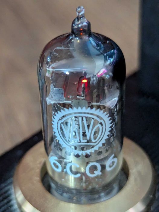 Amplificator pe lampi Little Dot I+ cu tuburi 6CQ6 – sunet cald