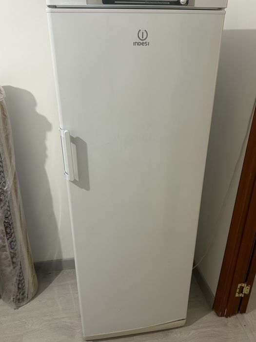 Продам морозильник Indesit