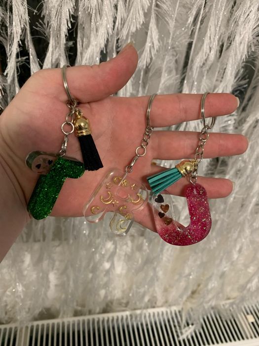 Vand brelocuri personalizate