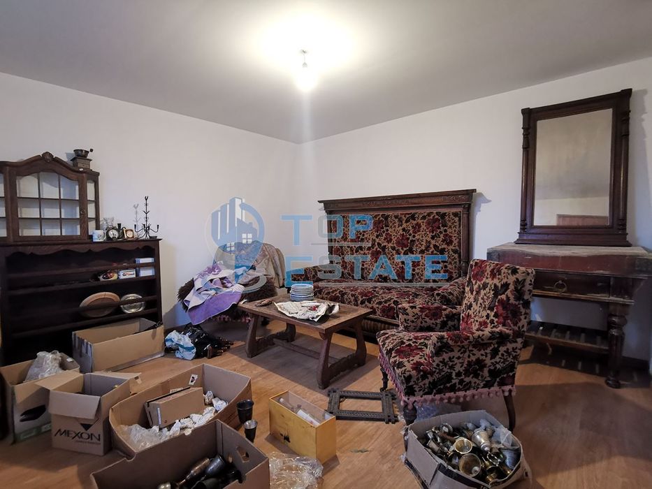 Едноетажна тухлена къща след основен ремонт в квартал Калтинец,  град