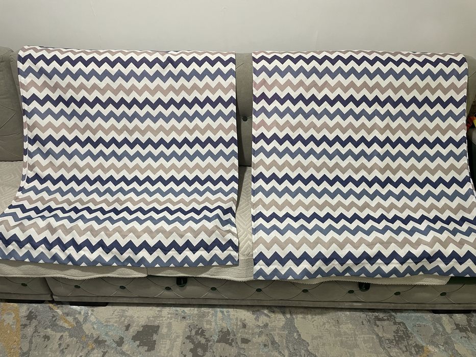 Шторы светлые в хорошем состоянии