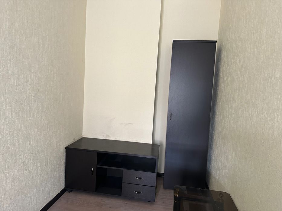 Офисную мебель со стульями