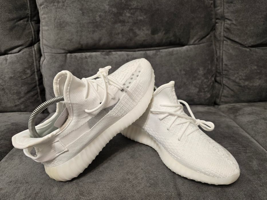 Adidas yezzi nr 41 și 42 preț 350 lei