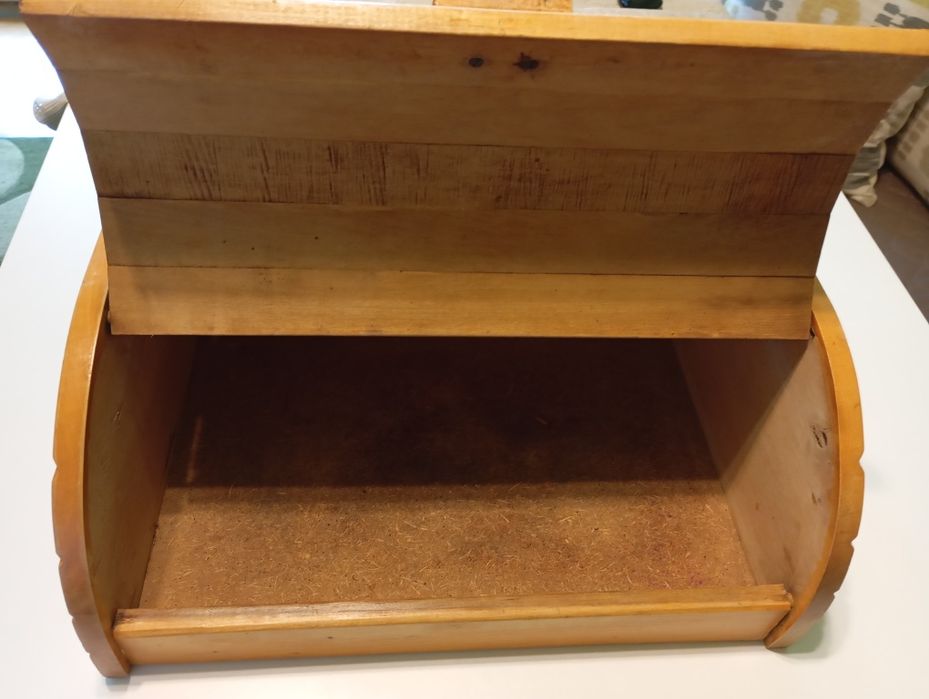 Кутия за съхранение на хляб