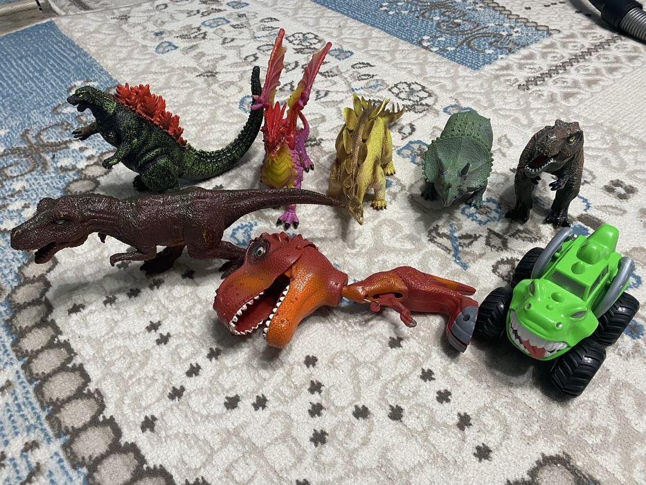 Продам динозавров