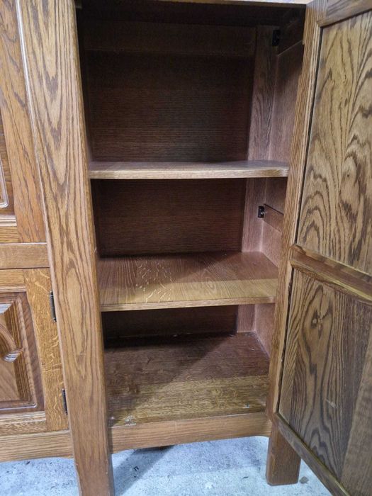 Голям дъбов бюфет