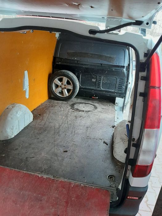 Vand Mercedes vito anul 2005