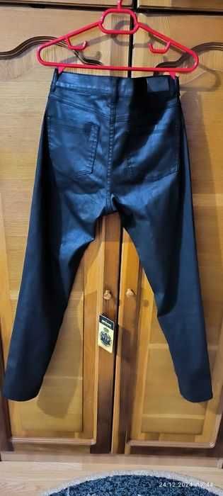 Vând blugi damă eleganți