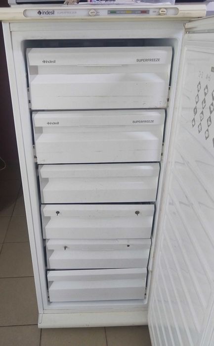 Продам морозильник Indesit