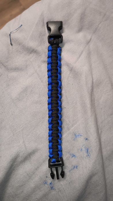 Vând/fac la comanda obiecte din Paracord.