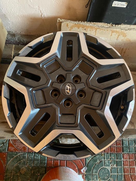 Продам диски на санта фе 2023 размер 19