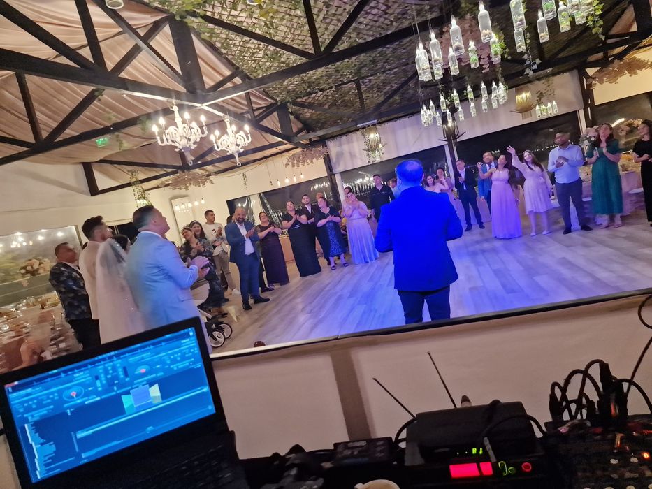 Nu ai găsit încă Dj potrivit pentru petrecerea ta?Ai ajuns unde trebuie.Dj Nunta,Dj Botez Dj Cununie Dj Majorat