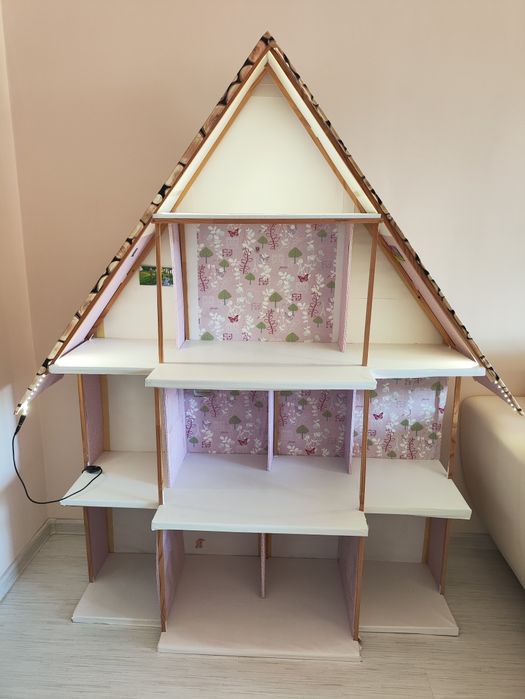 Голяма къща за кукли