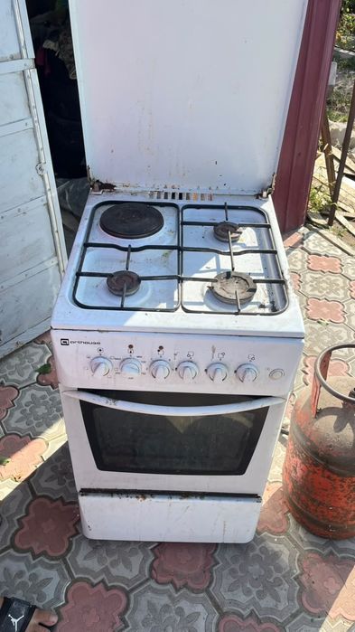 Газовая плита с газболлоном.