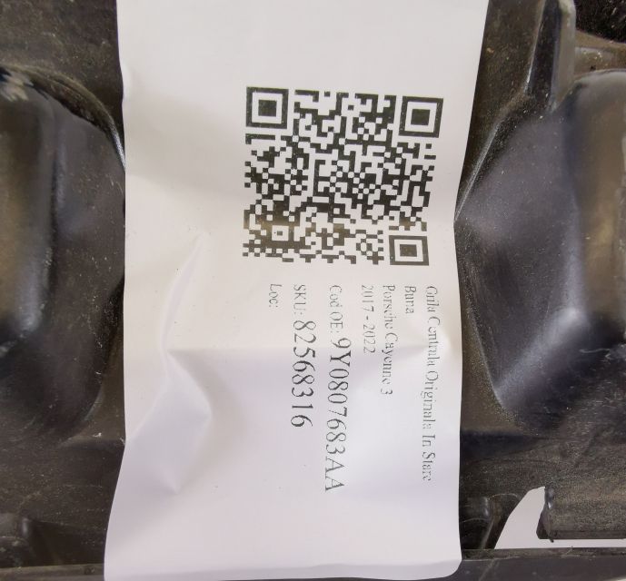 Оригинална централна решетка в добро състояние Порше Кайен / Porsche C