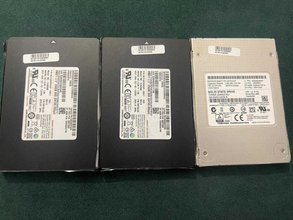 Lot 3 SSD-uri 2.5” SATA — 2x Samsung PM871 256GB + 1x Toshiba 256GB - Poze HD Sentinel - Exclusiv curier