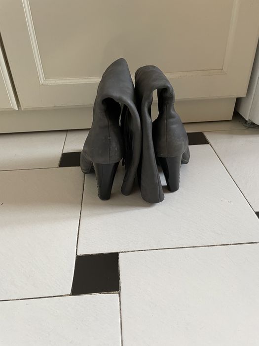 Дамски кожени ботуши