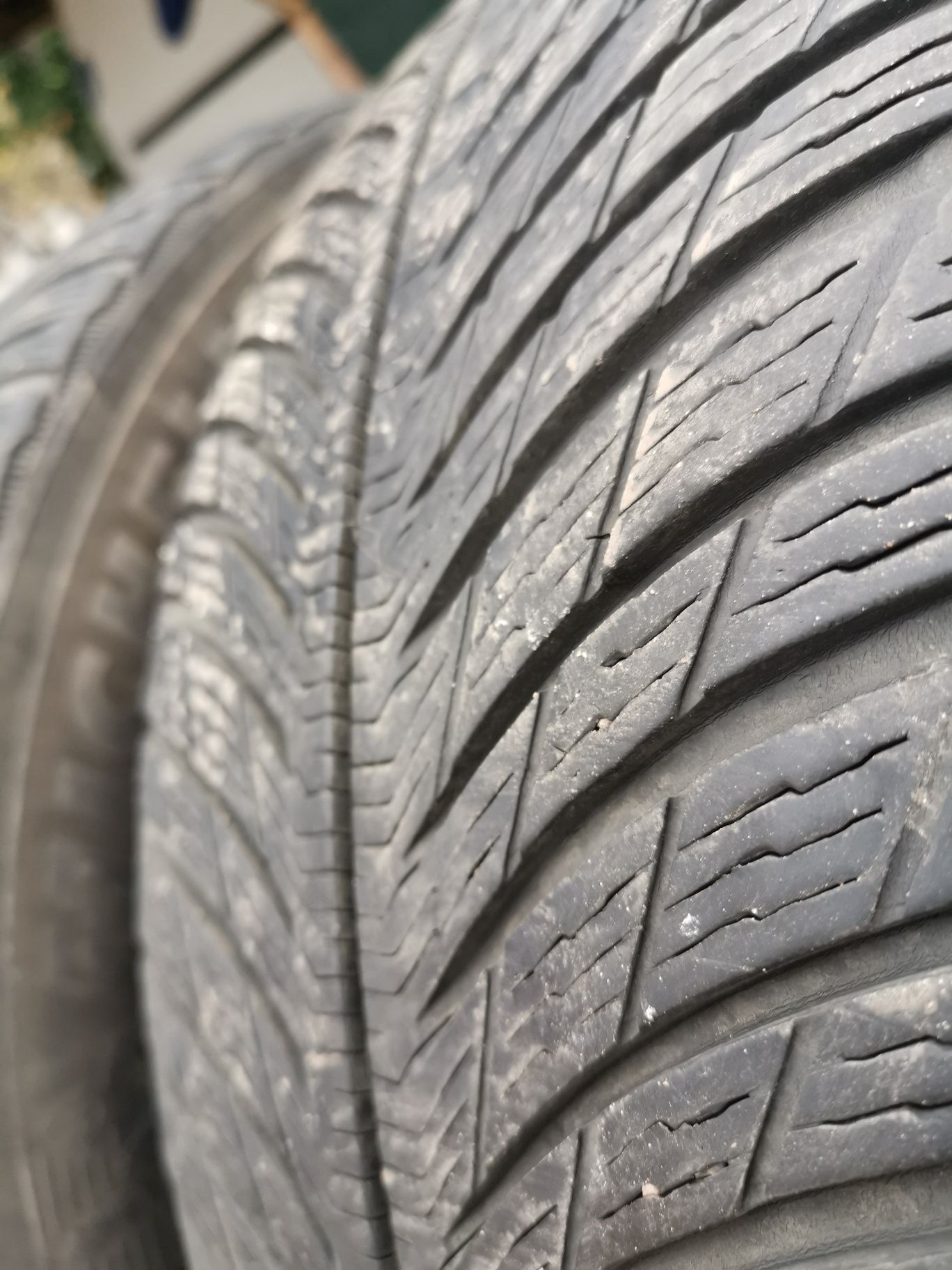 Michelin зимни гуми Мишелин 235 55 17 с. Железница • OLX.bg