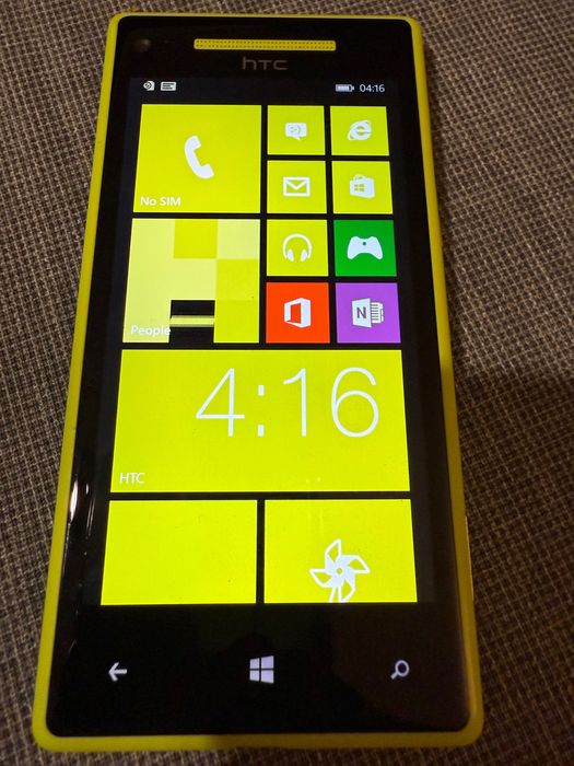 HTC Windows Phone 8X - Ediție Limelight (Neon) – Piesă de colecție!