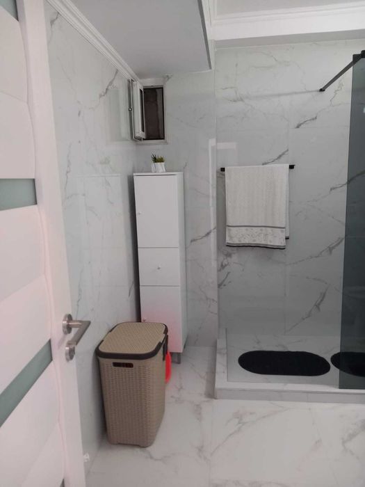 Închiriez Cameră la Curte