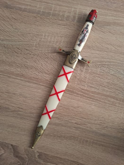 Stiletto de vânzare.