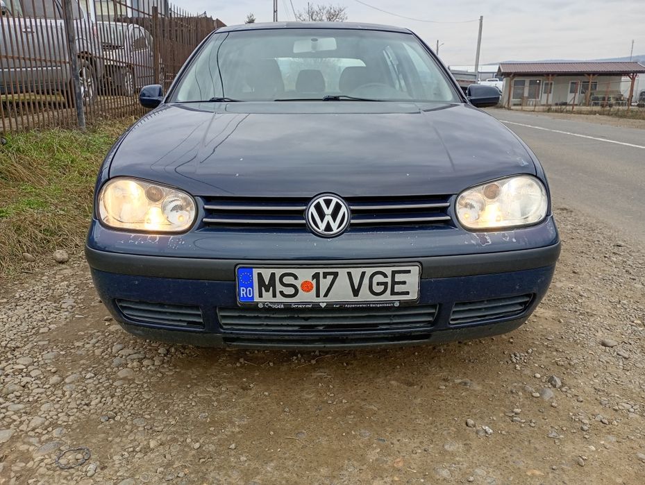 De vanzare VW Golf IV 1.4i-16v Hatch-Back Fabricat 2002
