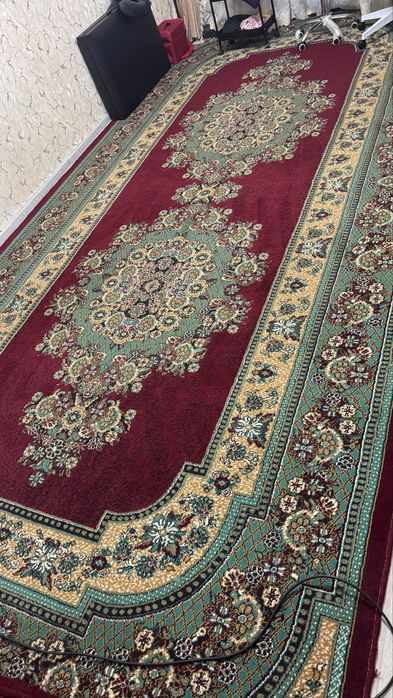Gilam sotiladi  razmer 250 x 500