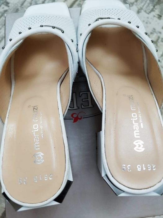 Продам женские босоножки