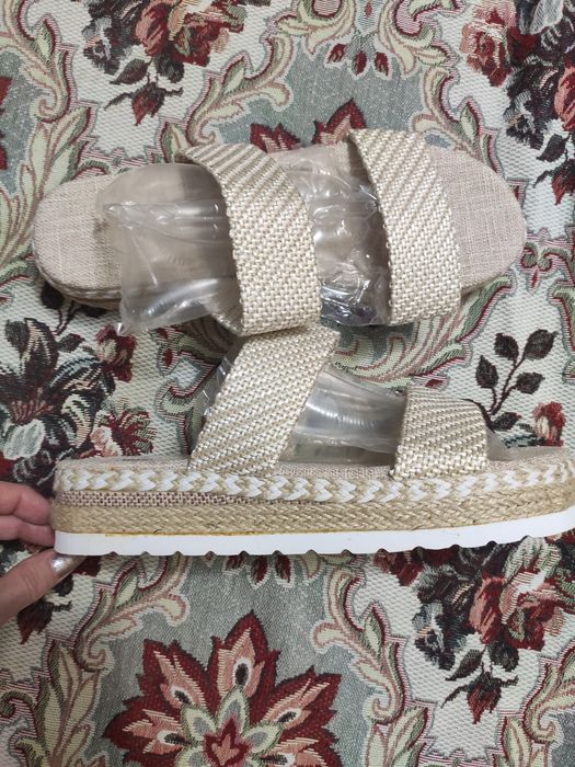 Продаю женскую обувь 40 размер.