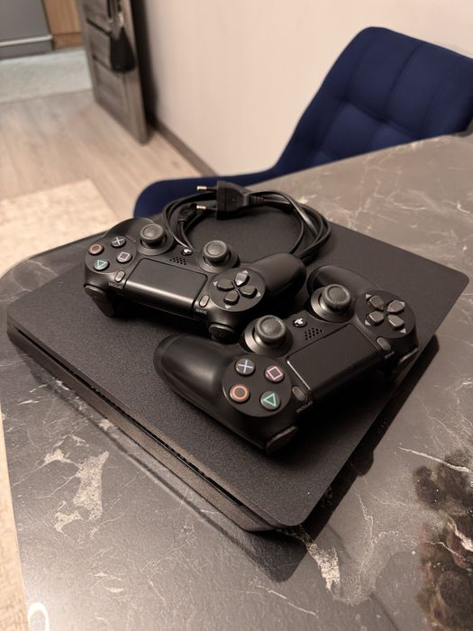 Продам PlayStation 4 Slim