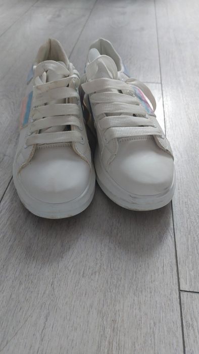 Чисто нови маратонки