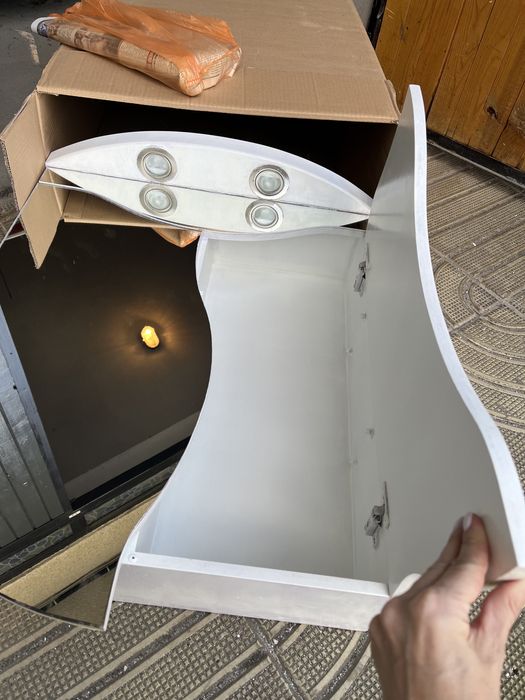 Горен PVC шкаф за наематели + подарък Голямо огледало