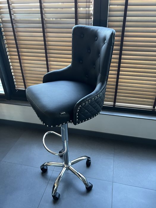 Бар стол на колелца Lyon с 24м гаранция и безплатна доставка до офис