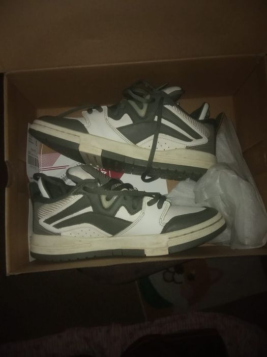 Продам кроссовки