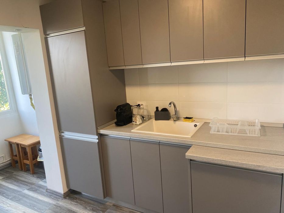 De închiriat apartament 3 camere