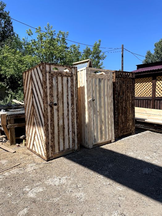 Уличные туалеты с подиумом и без