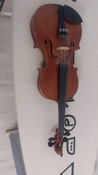 Vând Vioara 3/4  Antonius Stradivarius Cremonfis Anno 17 Made în Germania