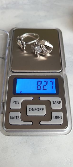 Продам серебрянный комплект.