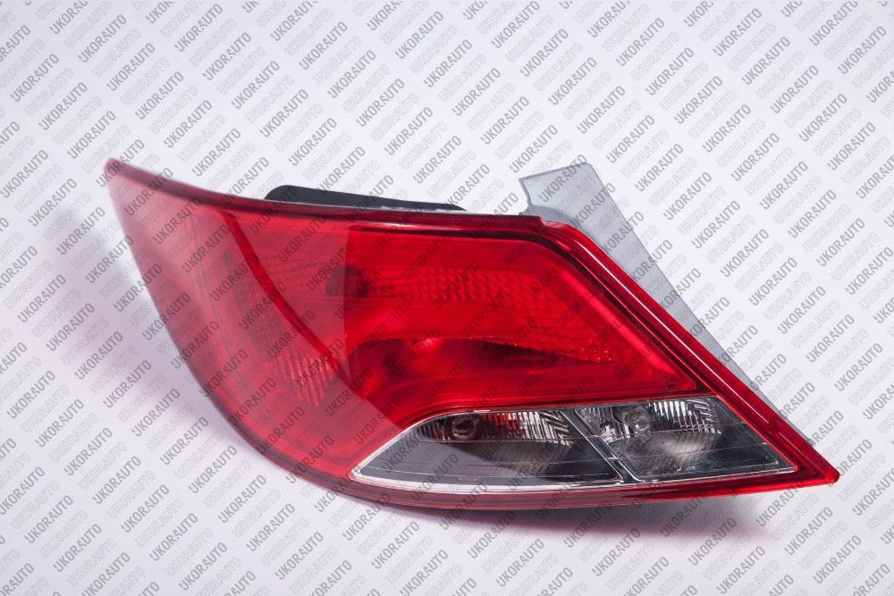 Фонарь левая и правая на Хюндай Акцент 2014 - / Hyundai Accent 2014