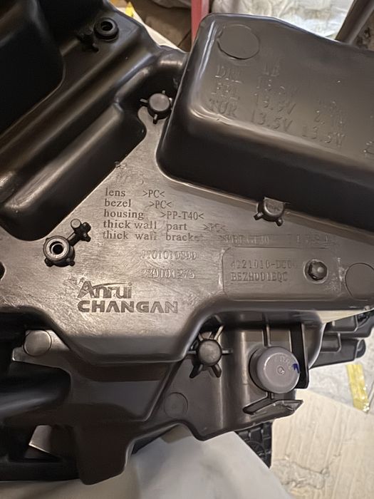 Чанган х5 + (Changan X5 Plus)  передный фар оригинал
