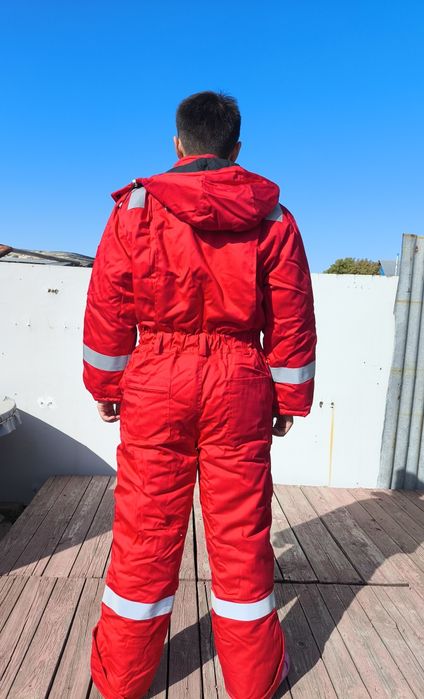 Продается комбинезон зимний