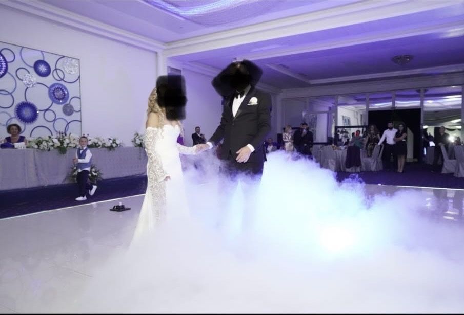 Vand rochie mireasa eleganta!