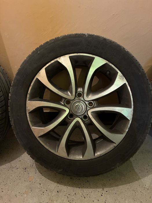 Гуми с джанти Нисан 215/55/17