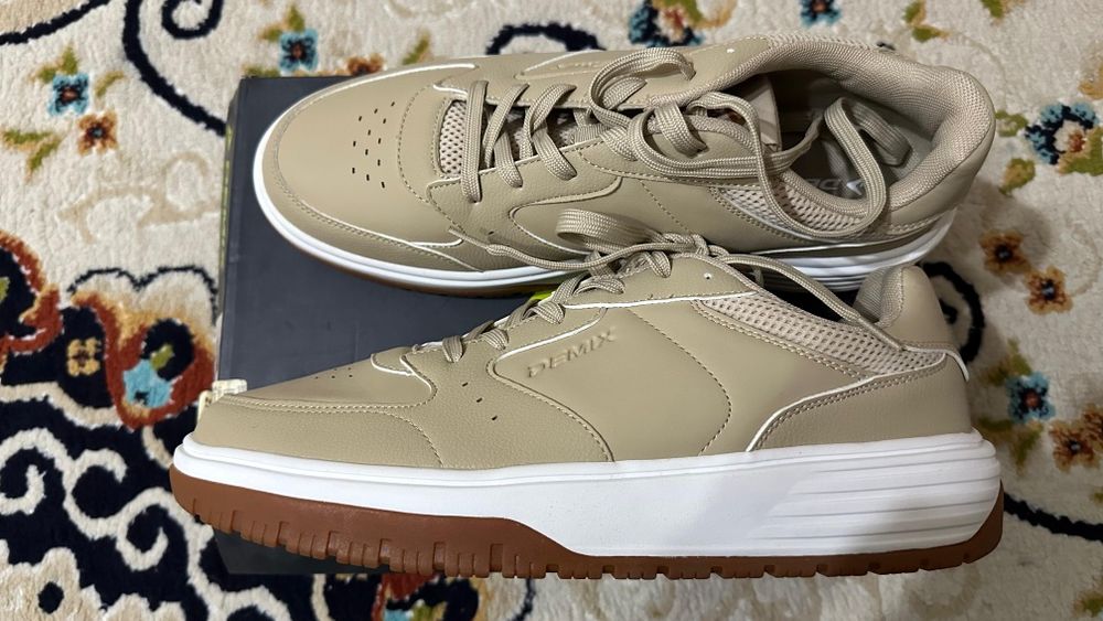 Продам кроссовки Demix