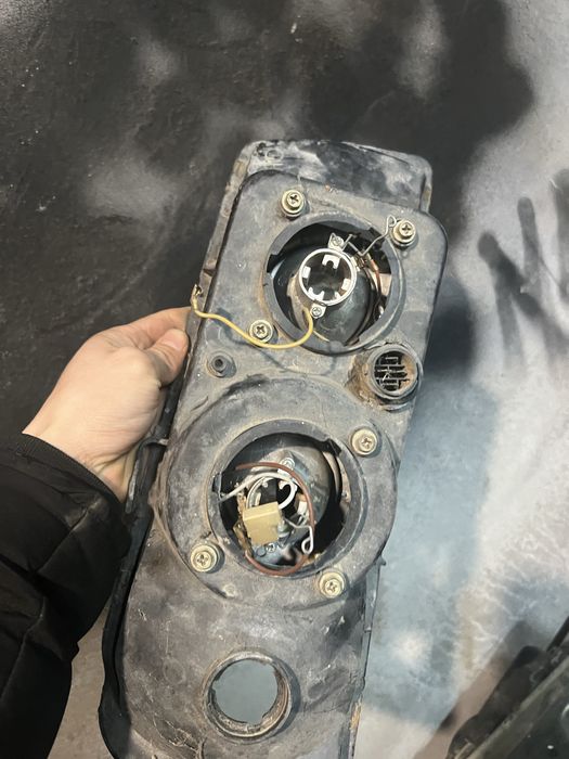 Продам фары на ауди 80 б3