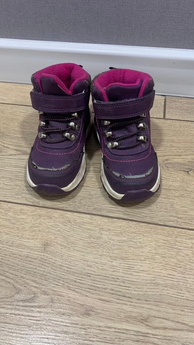 Продам детские ботинки