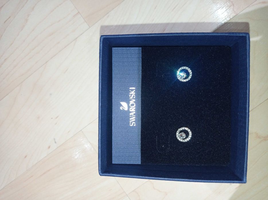 Обеци SWAROVSKI в отлично състояние с гаранция