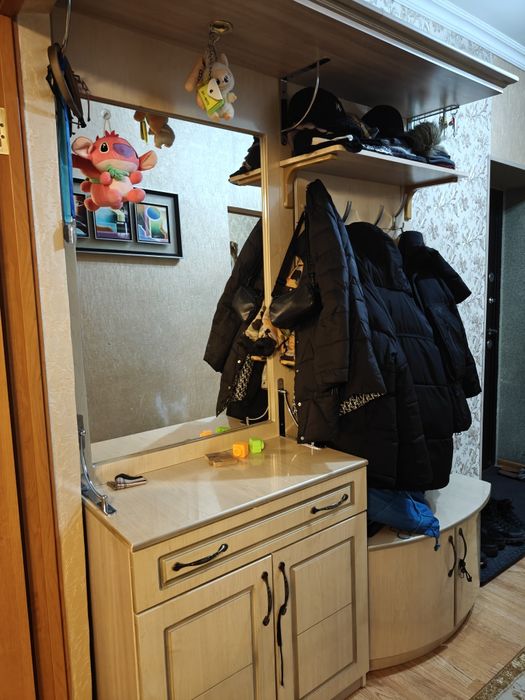 Продаем прихожку