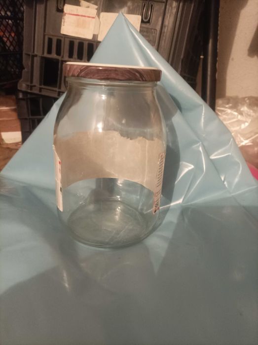 Продавам буркани с винт 1.06л