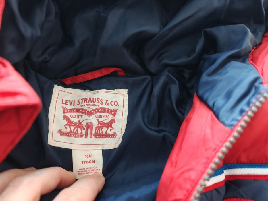 Намалено Ново зимно яке Levi’s, 158-164 см.